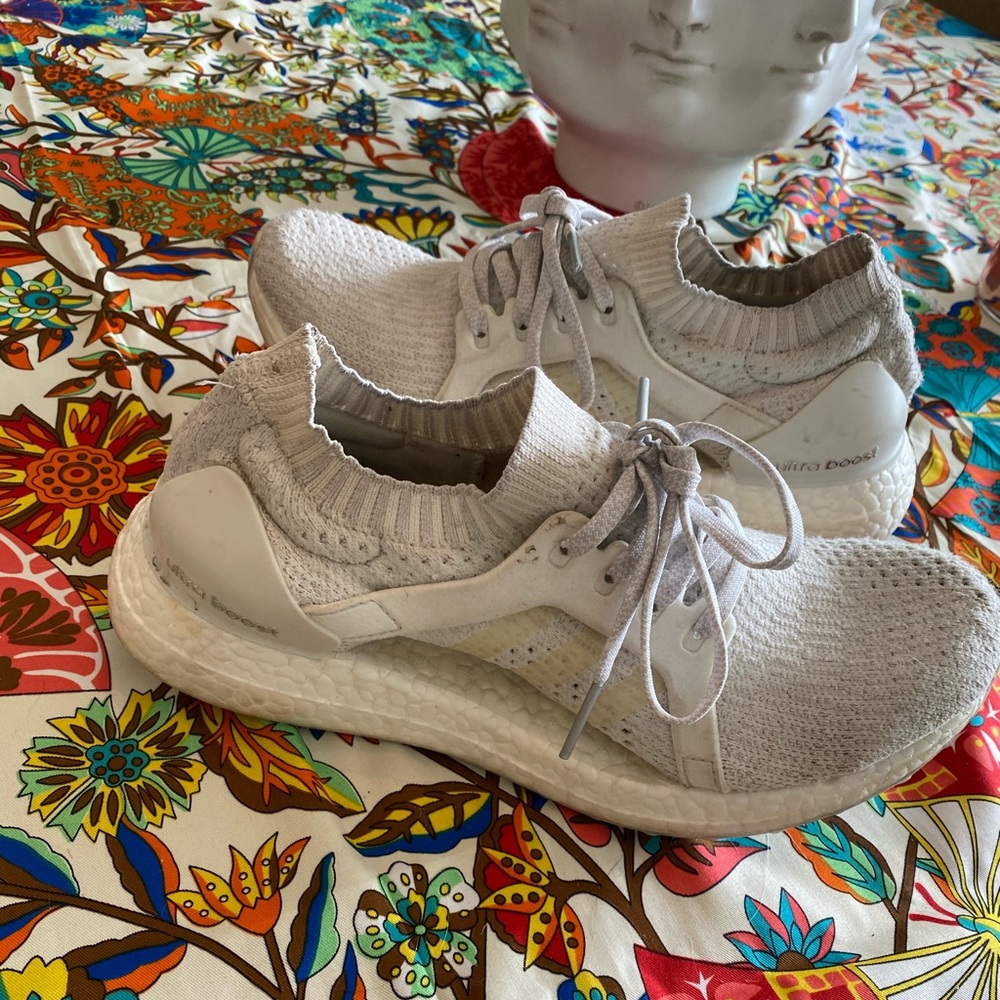 White Adidas Ultra Boosts size 7.5